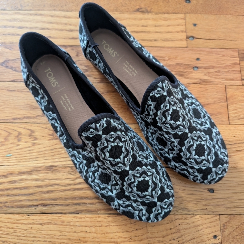 TOMS Darcy Black and White Geometric Loafers